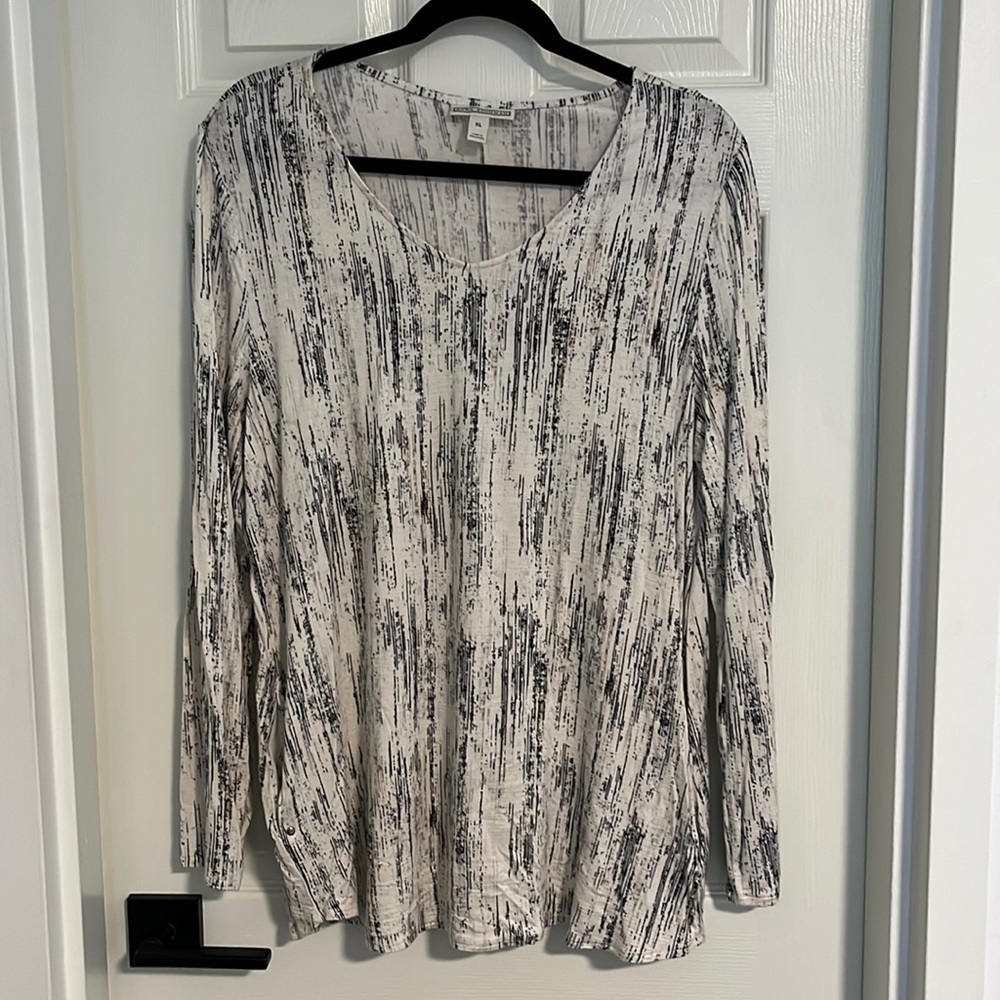 Dana Buchman size XL long sleeve tunic with pockets